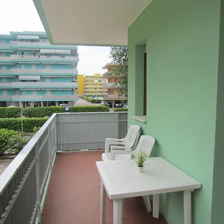 Apartman Lovely With Pool-beahost